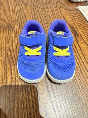 Nike Kids' Blue and Yellow Sneakers size 6c